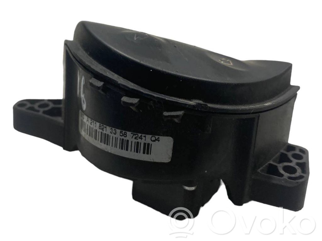 Steering wheel buttons/switches