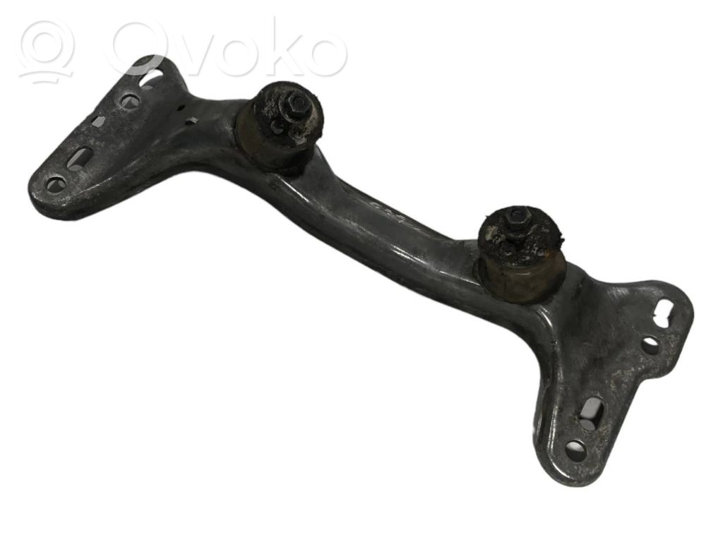 Кронштейн крепления трансмиссии