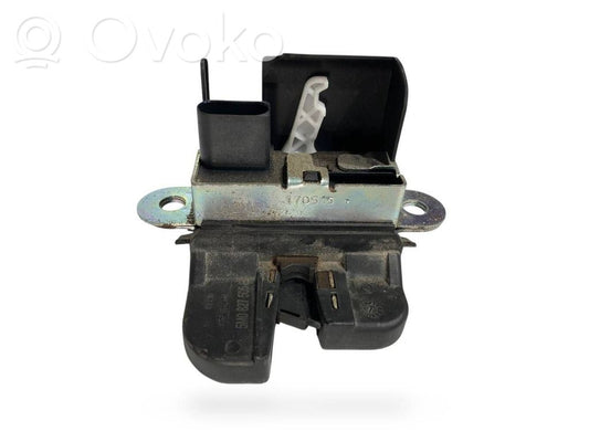 Aizmugurējā pārsega slēdzene