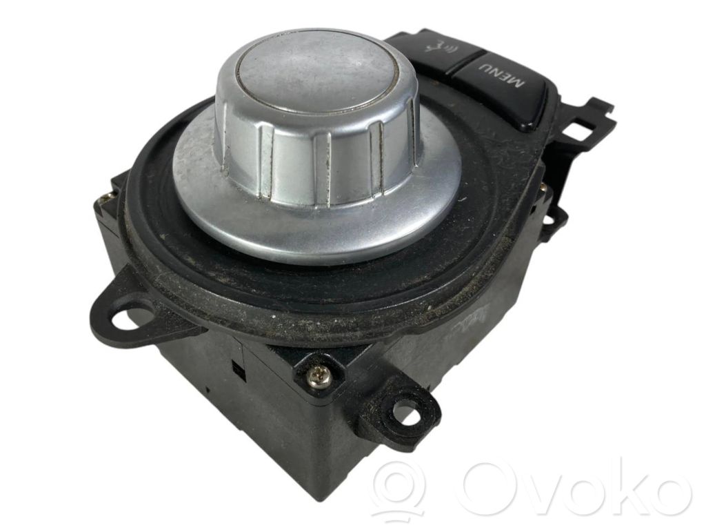 Multimediju kontrolieris