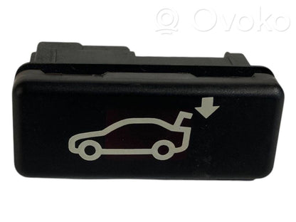 Aizmugures durvju atvēršanas slēdzis