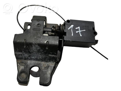 Aizmugurējā pārsega slēdzene