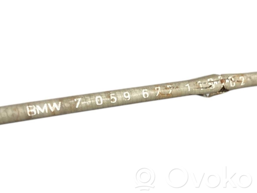 Priekšpusē turētājs / kronšteins ārējam atvēršanas rokturim