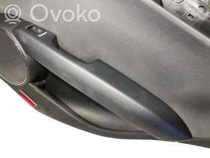 Apšuvums aizmugurējām durvīm