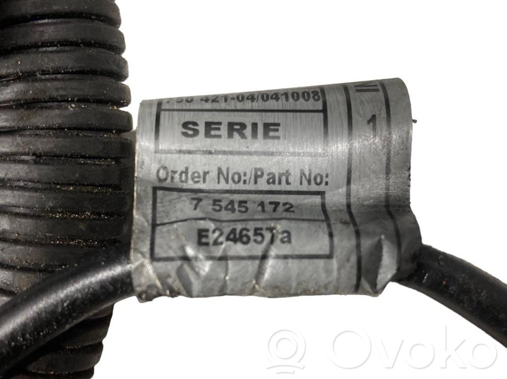 Dzinēja vadu instalācija