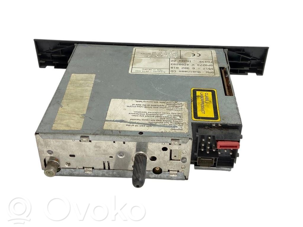 Radio / CD/DVD atskaņotājs / navigācija