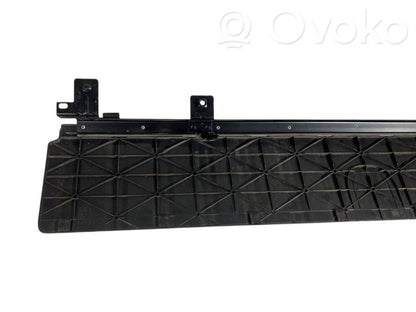 Bagāžnieka sānu apakšējās apdares panelis