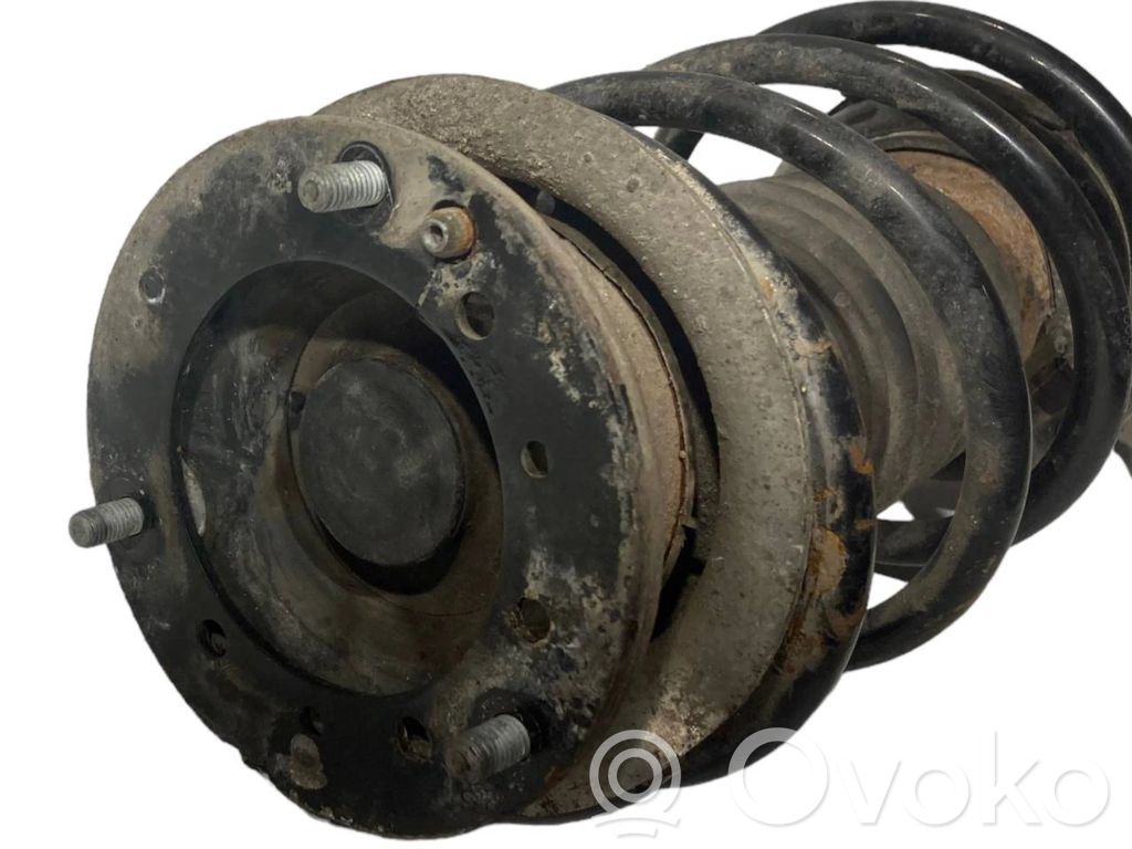 Priekšpusē amortizators ar atsperi