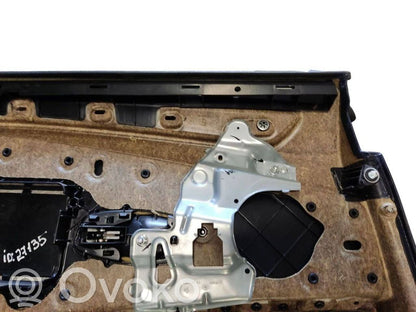 Apšuvums aizmugurējām durvīm