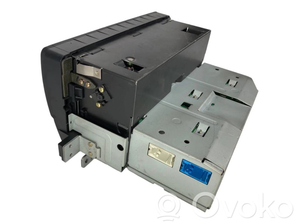 Radio / CD/DVD atskaņotājs / navigācija