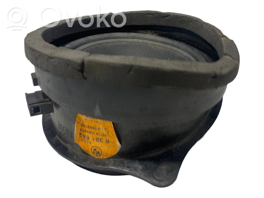 Skaļrunis (-i) pakaļējās durvīs