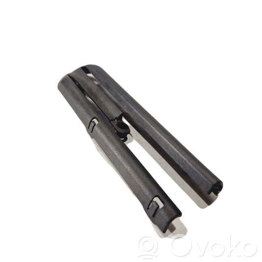 Priekšējā vadītāja sēdekļa sliedīte (-es)