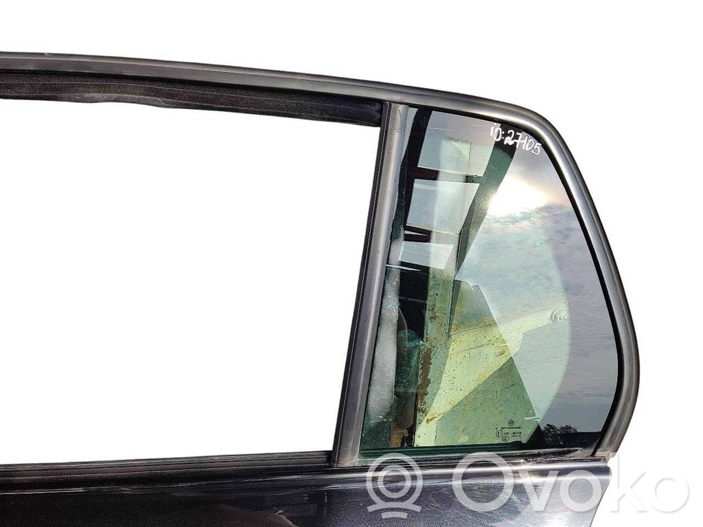 Aizmugurējās durvis