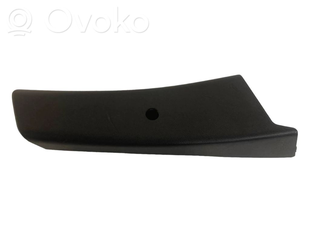 (C) statņa dekoratīvā apdare