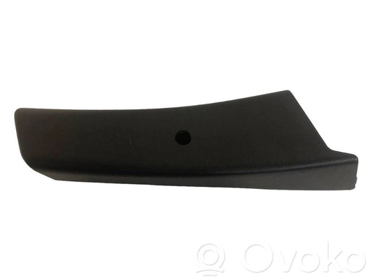 (C) statņa dekoratīvā apdare