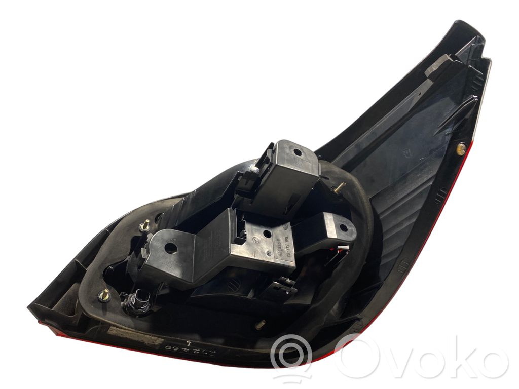 Задний фонарь в кузове