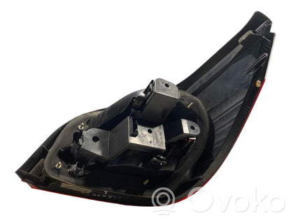 Задний фонарь в кузове