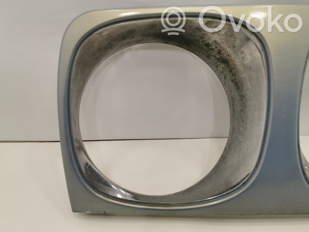 Priekšējā luktura dekoratīvā apdare