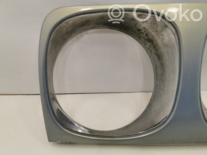 Priekšējā luktura dekoratīvā apdare