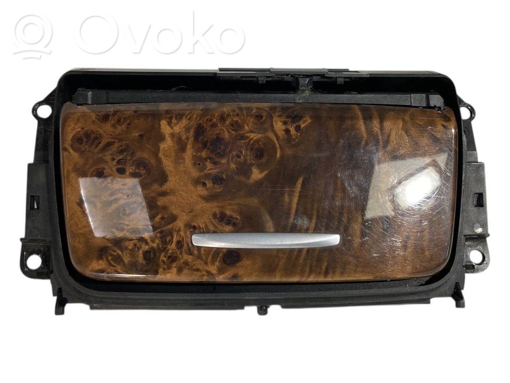 Salona dekoratīvās apdares komplekts