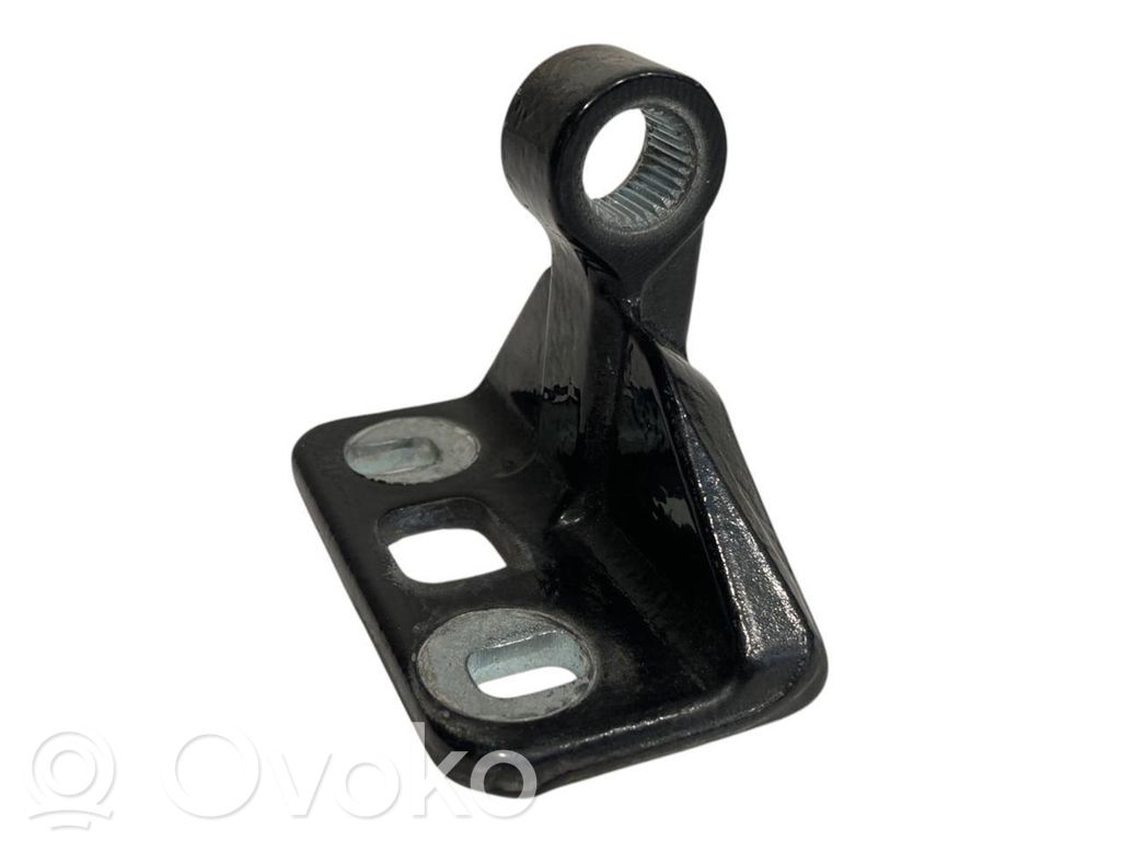 Aizmugurē augšējā vira (eņģe)