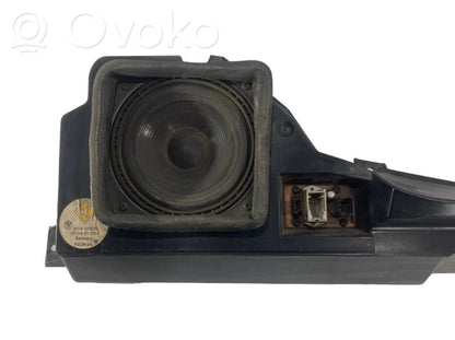Speaker(s) in front door
