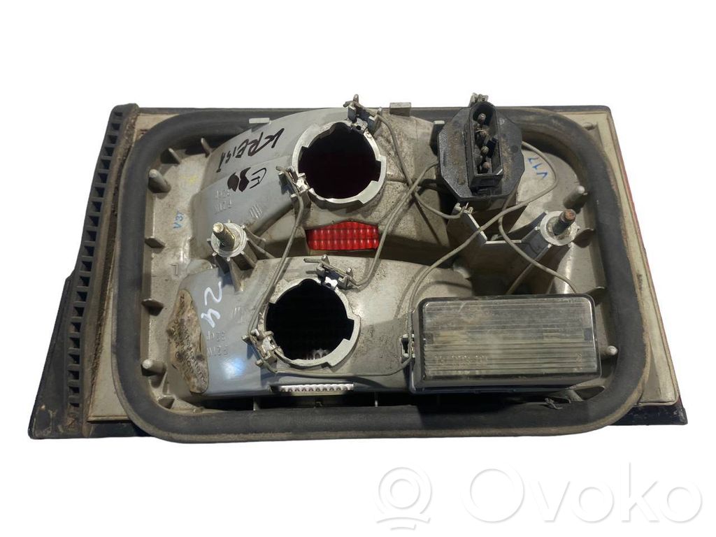 Aizmugurējais lukturis pārsegā