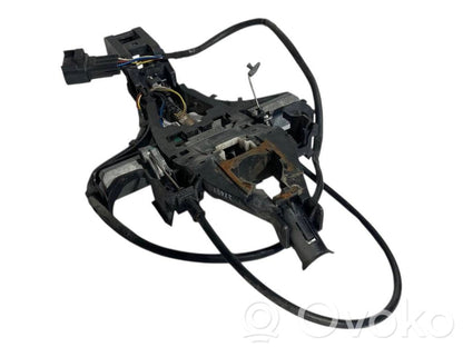 Priekšpusē turētājs / kronšteins ārējam atvēršanas rokturim