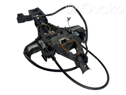 Priekšpusē turētājs / kronšteins ārējam atvēršanas rokturim