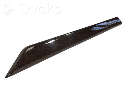 Aizmugurē durvju dekoratīvā apdare (moldings)