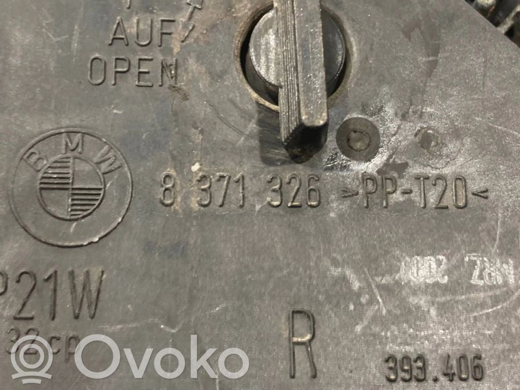 Aizmugures spuldzes vāka turētājs