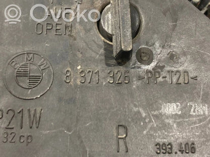 Держатель крышки заднего фонаря