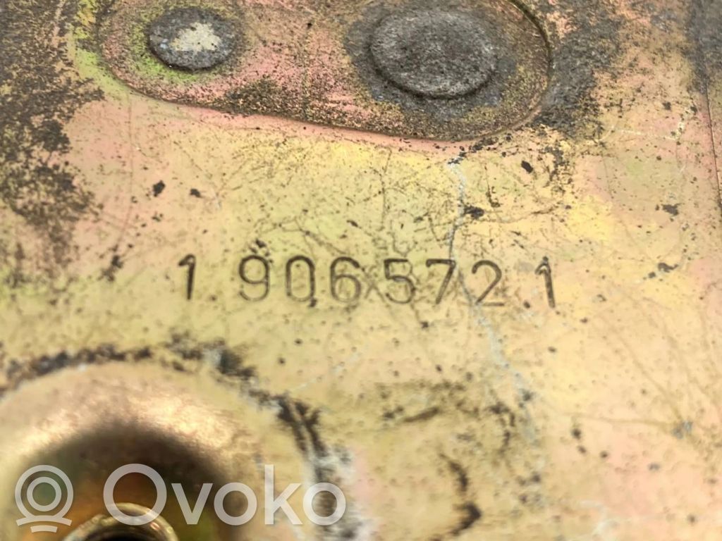 Aizmugurē slēdzene