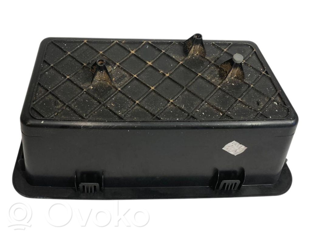 Trunk storage compartment