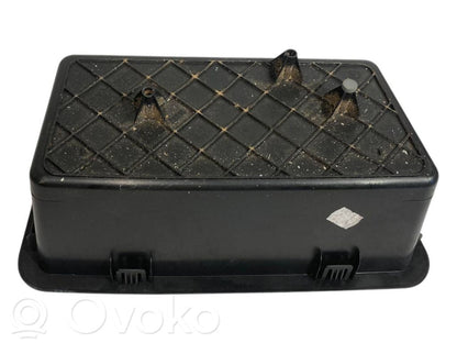 Trunk storage compartment