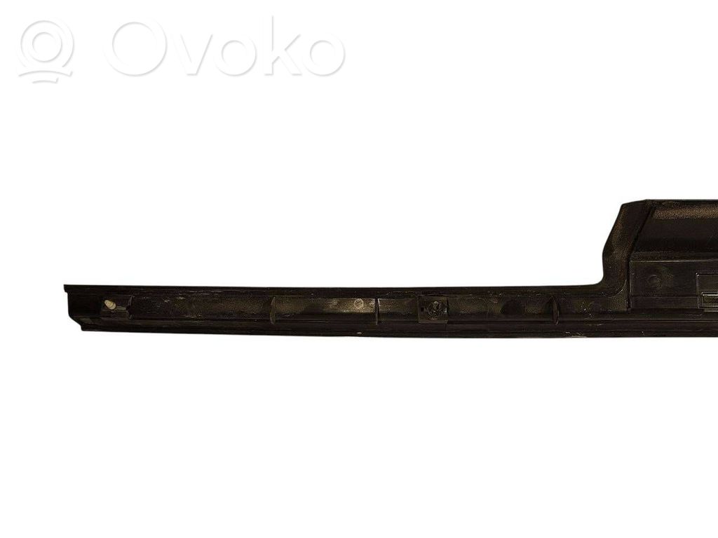 Priekšējā sliekšņa dekoratīvā apdare (iekšējā)