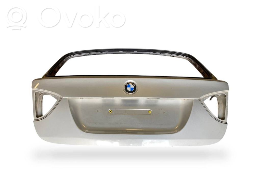 Задняя крышка (багажник)