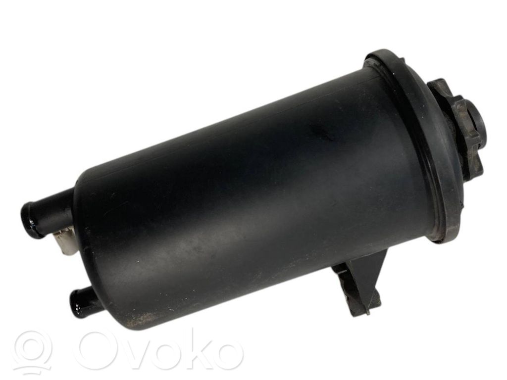 Stūres pastiprinātāja šķidruma tvertne