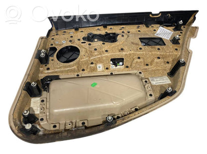 Apšuvums aizmugurējām durvīm