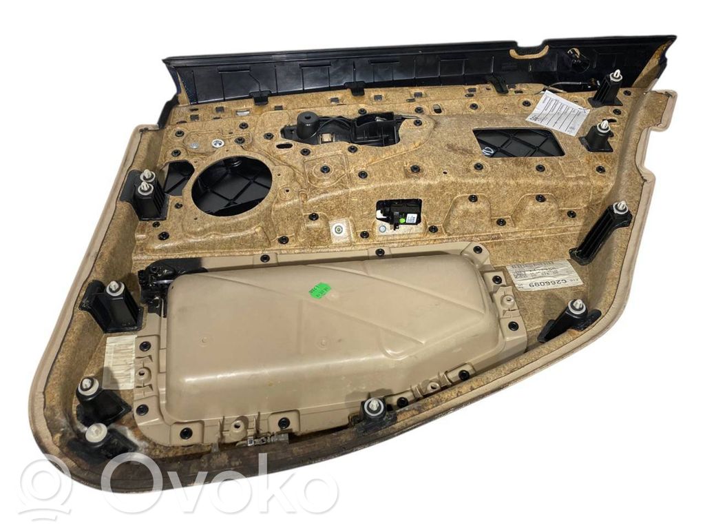 Apšuvums aizmugurējām durvīm