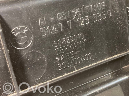 Bagāžnieka sliekšņa dekoratīvā apdare