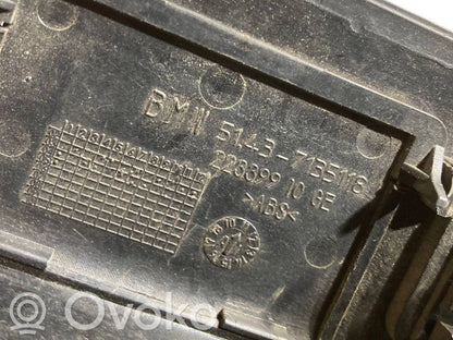 Kāju zonas sānu dekoratīvā apdare