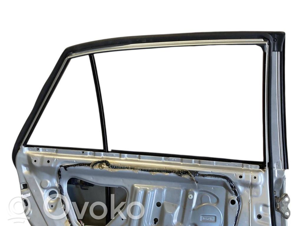 Aizmugurējās durvis