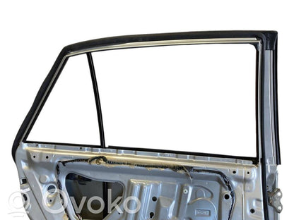 Aizmugurējās durvis