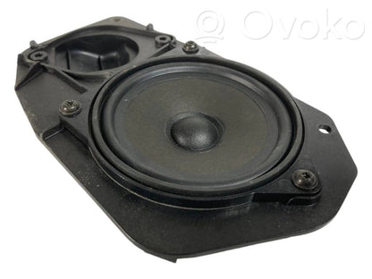 Speaker(s) in the rear door