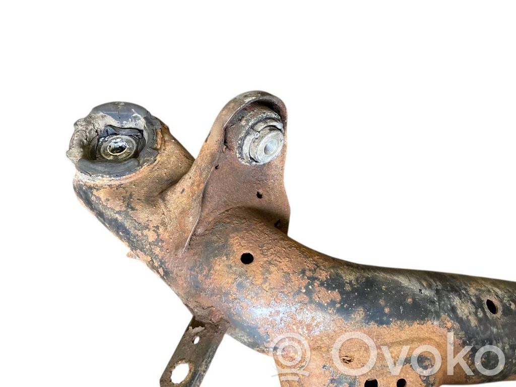 Pusrāmis aizmugurējais / priekšējais