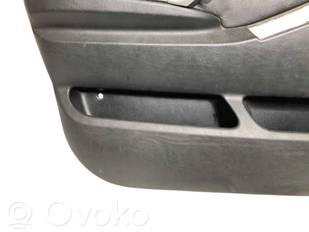 Priekšējo durvju apdare