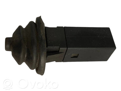 Degvielas tvertnes atvēršanas slēdzis