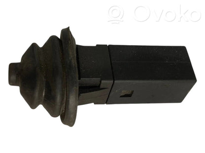 Degvielas tvertnes atvēršanas slēdzis