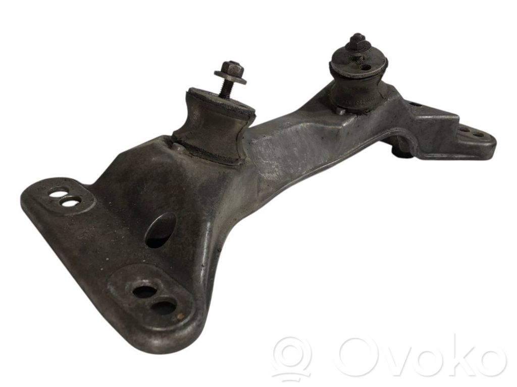 Transmission mounting bracket